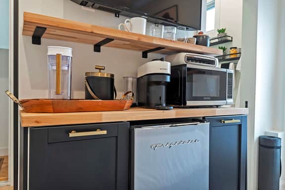 1123 Woodside-STUDIO